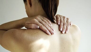 Auto -massaggio con osteocondosi cervicale